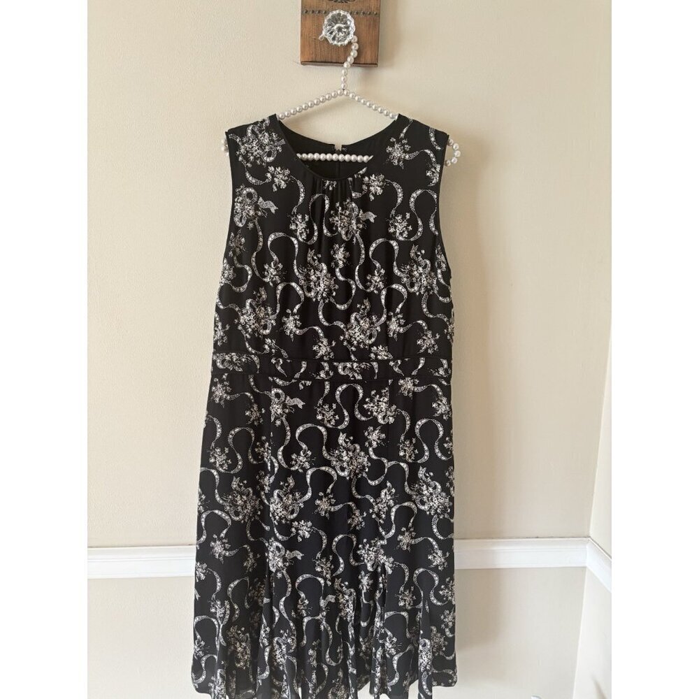 Talbots Petite Womens Size 14P Black White Floral Sleeveless Dress Flouncy Hem